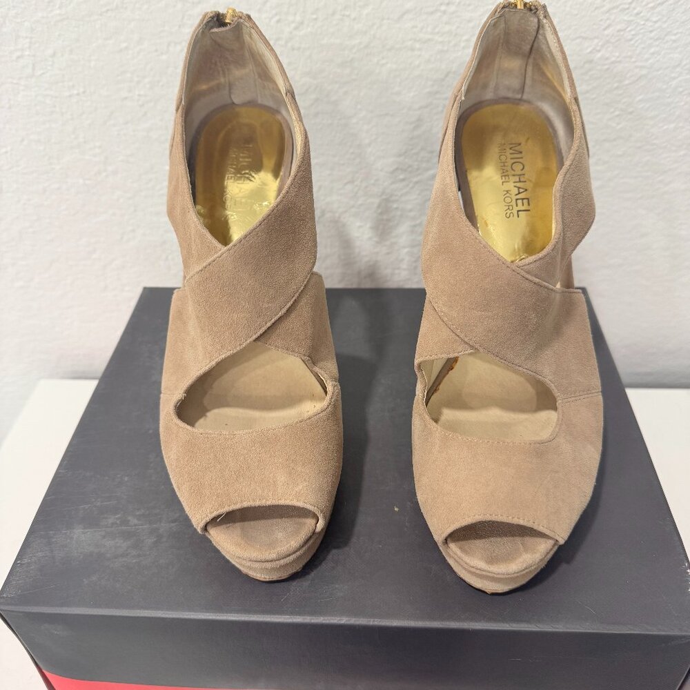 Michael Kors Light beige platform/high heels size 8